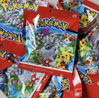 Pokemon Geschenk Box - mit Figur und Karten